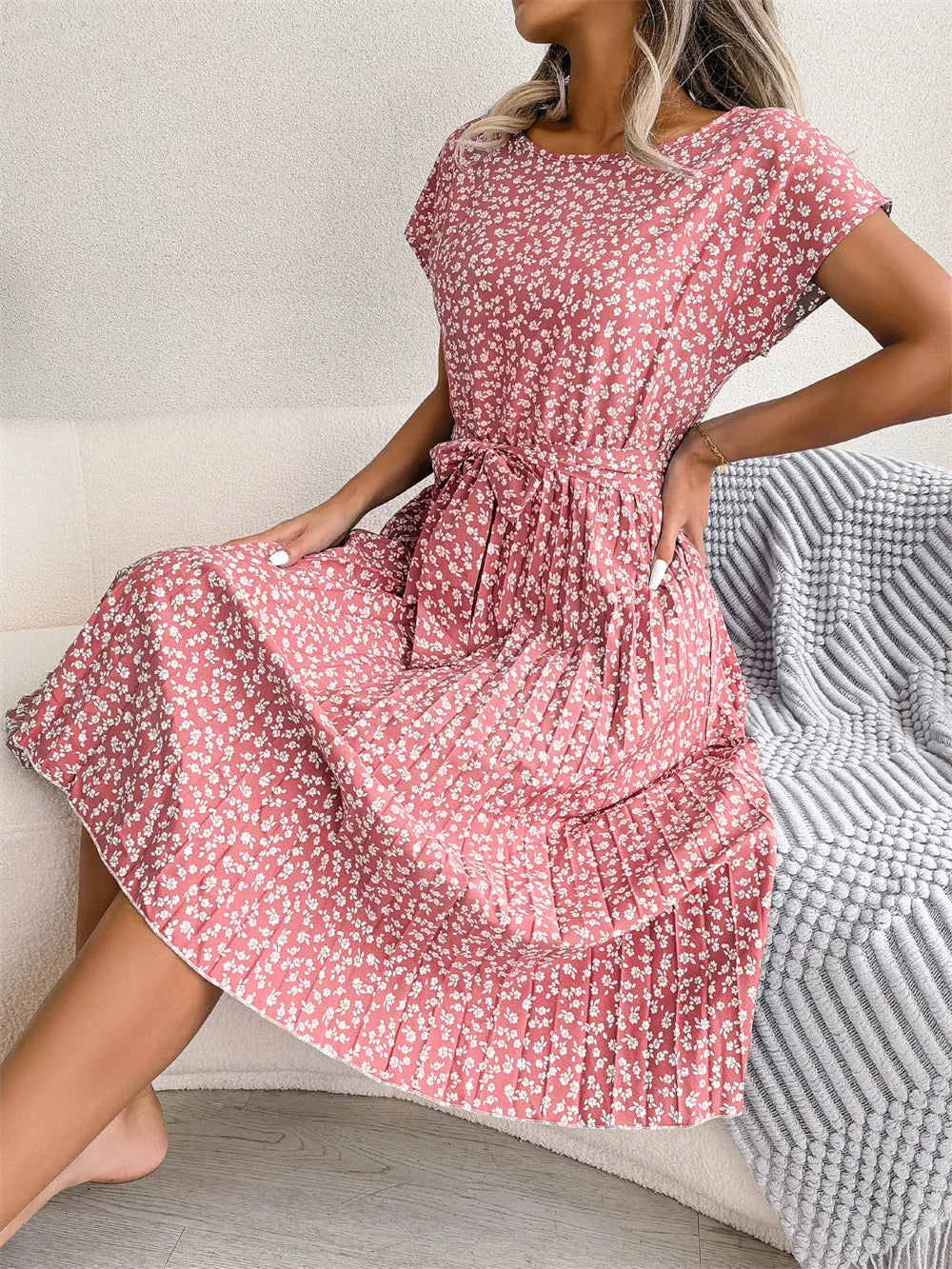 Heidi Dunkelblau Floral Plissee A-Linie Damen Sommerkleid | Elegant Feminine Hochzeit Gartenparty Kleid | Leicht Fliessend - S/M/L/XL/2XL